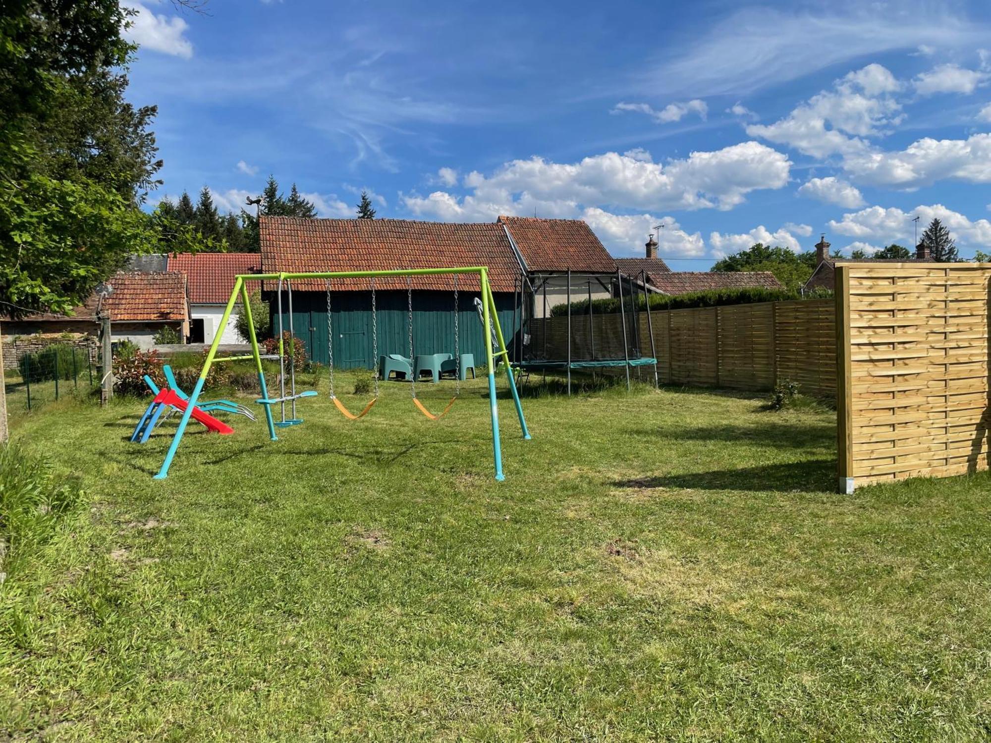 Le Cocoon D'Annabelle - Jolie Maison Avec Jeux Et Grand Jardin Pierrefitte-sur-Sauldre Exterior photo
