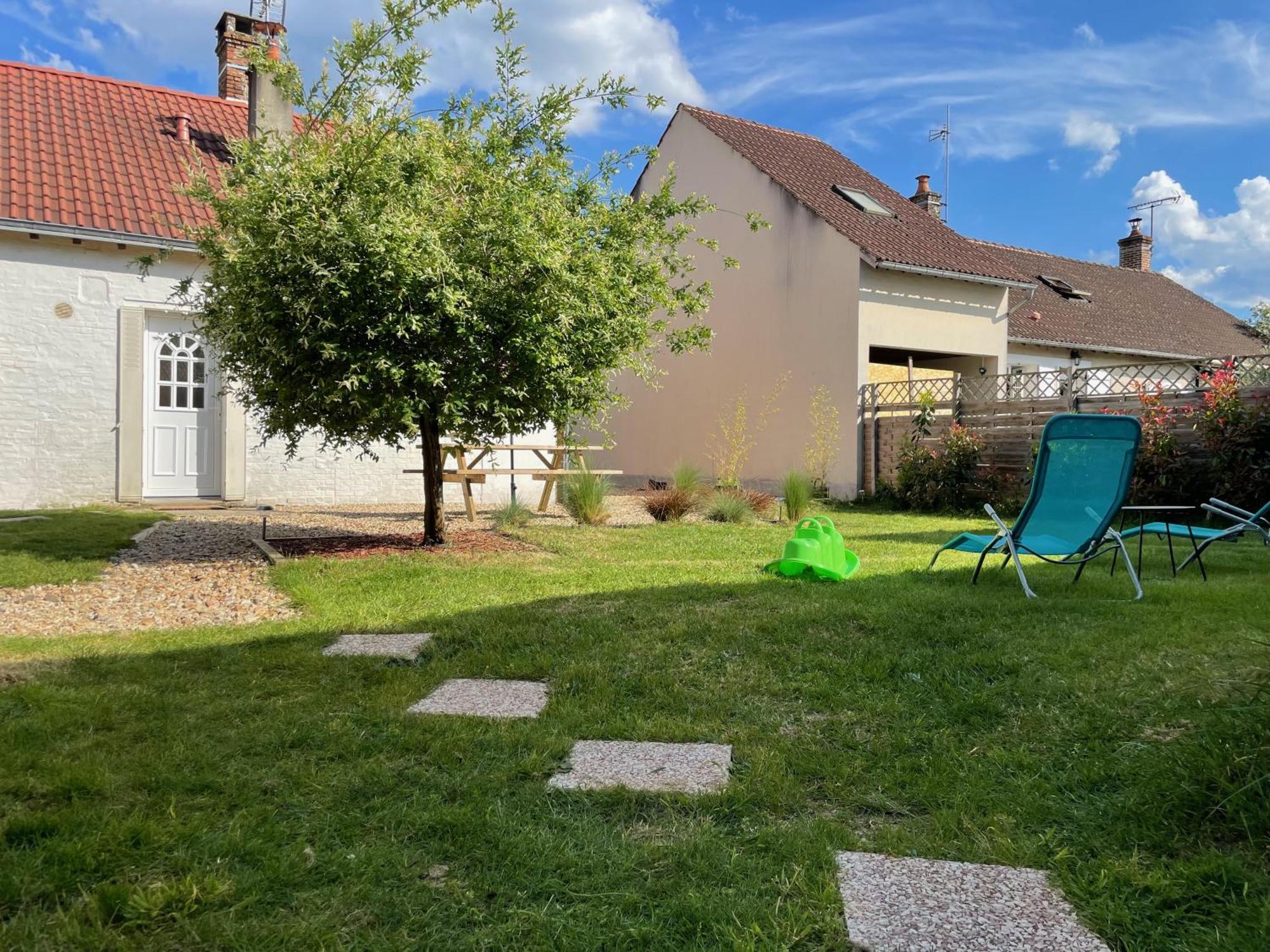 Le Cocoon D'Annabelle - Jolie Maison Avec Jeux Et Grand Jardin Pierrefitte-sur-Sauldre Exterior photo